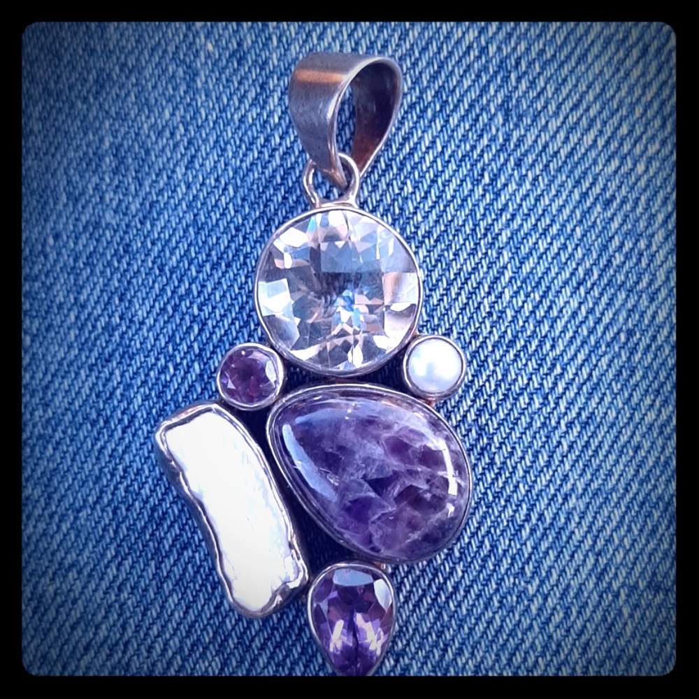 Beautiful Aryo pendant